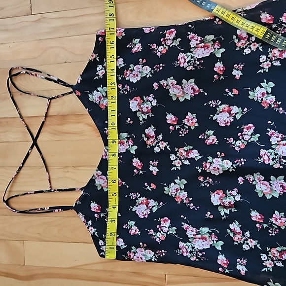 Pins and needles flower dress - Picture 3 of 6